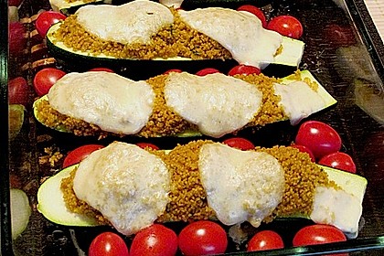 Mit Couscous gef&uuml;llte und &uuml;berbackene Zucchini 2