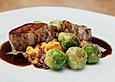 Schweinefilet auf S&uuml;&szlig;kartoffelp&uuml;ree mit Lebkuchenjus und Rosenkohl