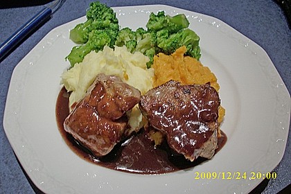Schweinefilet auf Süßkartoffelpüree mit Lebkuchenjus und Rosenkohl 43