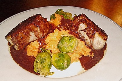 Schweinefilet auf Süßkartoffelpüree mit Lebkuchenjus und Rosenkohl 37