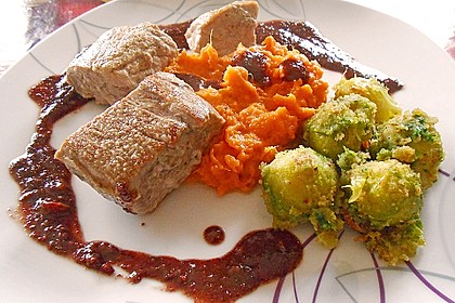 Schweinefilet auf Süßkartoffelpüree mit Lebkuchenjus und Rosenkohl 45