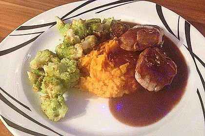 Schweinefilet auf Süßkartoffelpüree mit Lebkuchenjus und Rosenkohl 46