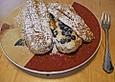 Eclairs mit Zitronen - Sahne und Heidelbeeren