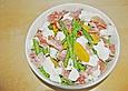 Spargelsalat mit gebratenen Pfirsichen