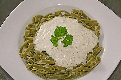 Mediterrane Kr&auml;uterso&szlig;e aus frischen Kr&auml;utern