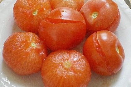 Nudeln mit Sauce aus frischen Tomaten, Knoblauch und Basilikum 1