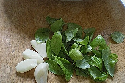 Nudeln mit Sauce aus frischen Tomaten, Knoblauch und Basilikum 2