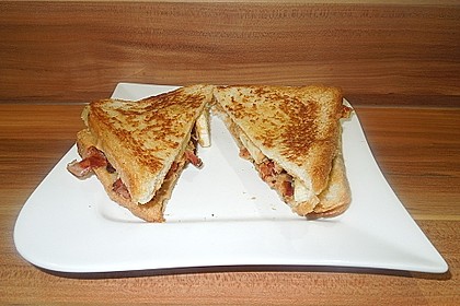 Gebratenes Sandwich mit Erdnussbutter und Banane 1
