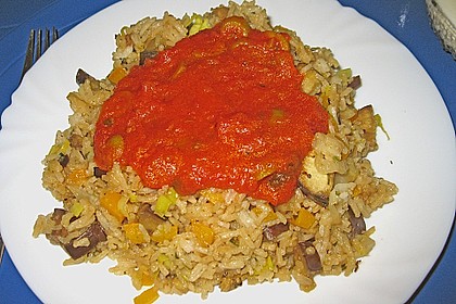 Gem&uuml;sereis mit roter Sauce