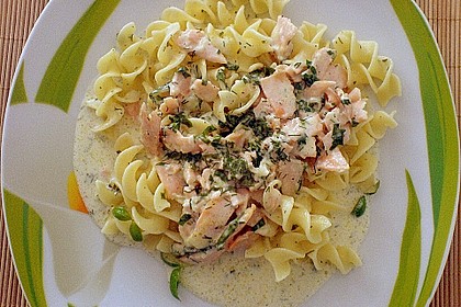 Schnelle Pasta mit fettarmer R&auml;ucherlachssauce 9
