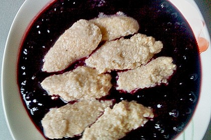 Blaubeersuppe mit Grie&szlig;kl&ouml;&szlig;chen
