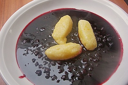 Blaubeersuppe mit Grie&szlig;kl&ouml;&szlig;chen 1