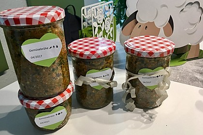 Eingesalzenes Gemüse für Gemüsebrühe 23