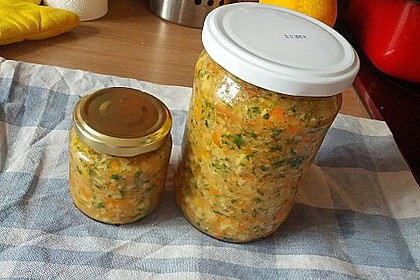 Eingesalzenes Gemüse für Gemüsebrühe 33