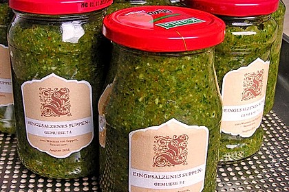 Eingesalzenes Gemüse für Gemüsebrühe
