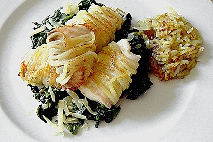 Tilapia im Kartoffelmantel auf Blattspinat