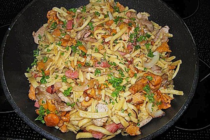 Spätzlepfanne mit Pfifferlingen, Speck und Filetspitzen 3
