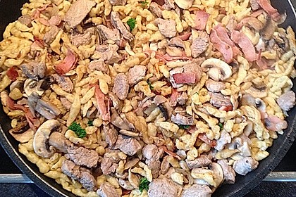 Spätzlepfanne mit Pfifferlingen, Speck und Filetspitzen 10