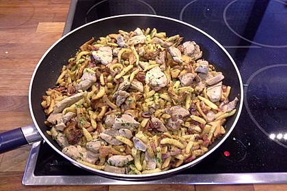 Spätzlepfanne mit Pfifferlingen, Speck und Filetspitzen 17