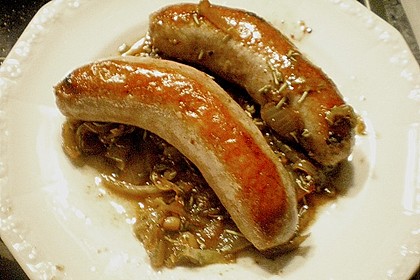 Bratwurst mit Bierzwiebelgem&uuml;se