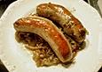 Bratwurst mit Bierzwiebelgem&uuml;se