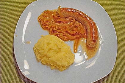Bratwurst mit Bierzwiebelgem&uuml;se 1