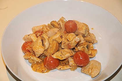 H&auml;hnchengeschnetzeltes mit Champignons und Tomaten