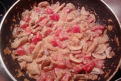 H&auml;hnchengeschnetzeltes mit Champignons und Tomaten 4