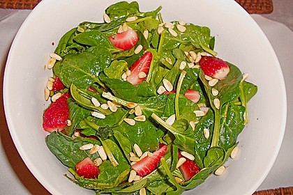 Feldsalat mit marinierten Erdbeeren 8