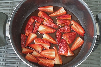Feldsalat mit marinierten Erdbeeren 15