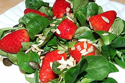 Feldsalat mit marinierten Erdbeeren 7