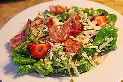 Feldsalat mit marinierten Erdbeeren 1