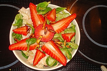 Feldsalat mit marinierten Erdbeeren 14