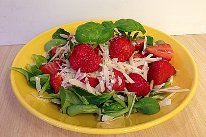 Feldsalat mit marinierten Erdbeeren 2