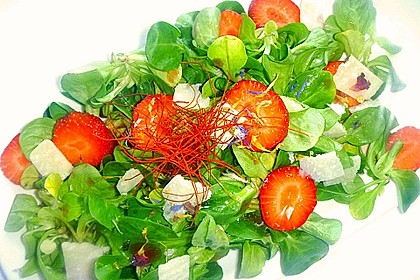 Feldsalat mit marinierten Erdbeeren 10