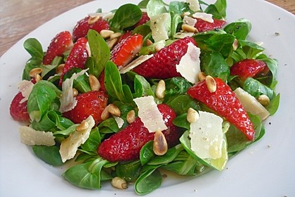 Feldsalat mit marinierten Erdbeeren 4