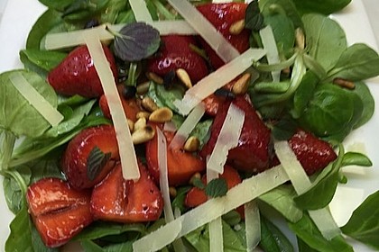 Feldsalat mit marinierten Erdbeeren 13