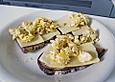 R&uuml;hrei mit Quark und K&auml;setoast