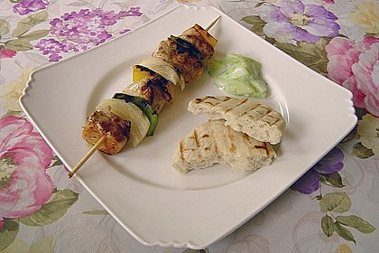 Bunte Grillspie&szlig;e mit Tzatziki