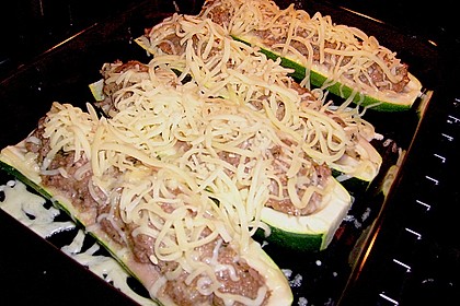 Gef&uuml;llte Zucchini mit Tomatenso&szlig;e und Reis 1