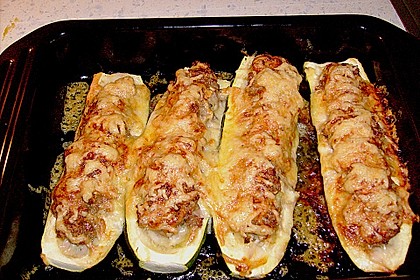 Gef&uuml;llte Zucchini mit Tomatenso&szlig;e und Reis 2