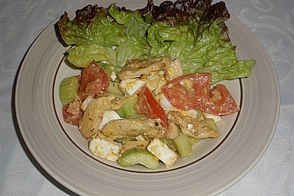 Gemischter Gem&uuml;sesalat mit H&auml;hnchenbruststreifen