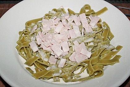 Gr&uuml;ne Nudeln mit K&auml;se - Sahne - Sauce 3