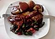 Nackensteak mit Pilzpfanne, Kartoffeln und Rotweinso&szlig;e