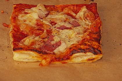Blitzschnelle Bl&auml;tterteig - Pizza 2