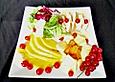 Fr&uuml;chteplatte herzhaft mit Blattsalat, H&auml;hnchenbrust und Currydressing