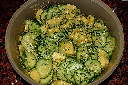 Uschis Kartoffel-Gurkensalat 23