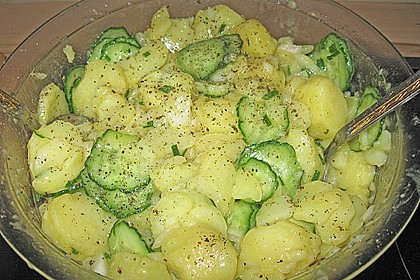 Uschis Kartoffel-Gurkensalat 11