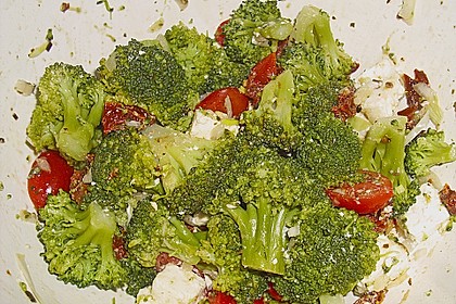 Mediterraner Brokkoli - Salat 7