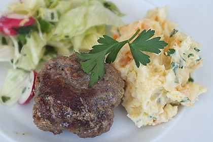 Möhrenuntereinander mit Frikadellen 1